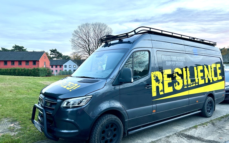 Schwarzer Lieferwagen