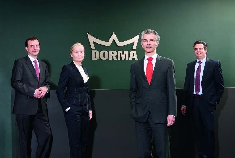 Thomas P. Wagner, Vorsitzender der Dorma-Geschäftsführung (3.v.l.): Position...
