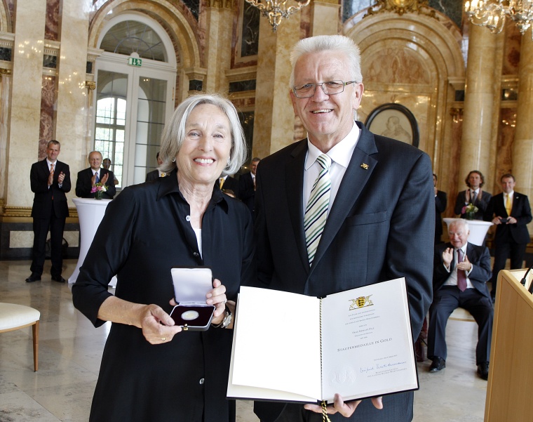 Photo: Staufermedaille in Gold für Renate Pilz
