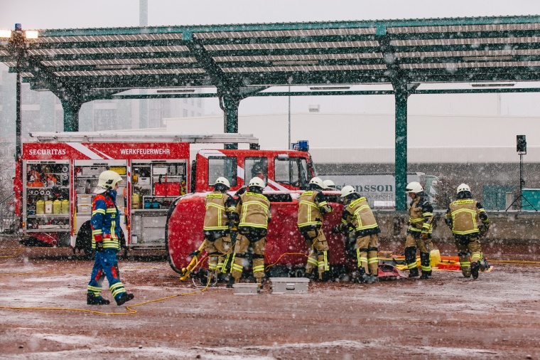 Live-Vorführung einer Übung der Securitas Werkfeuerwehr: Löschung eines...