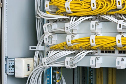 Der Überspannungsschutz der Datenleitungen am LAN-Verteiler sorgt für die...