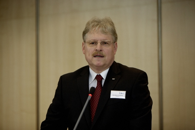 Fasi-Präsidiumsmitglied Heinz-Bernd Hochgreve bei der Eröffnungsrede