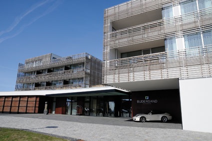 In Hörnum verbindet das Hotel Budersand  eindrucksvolle Architektur,...