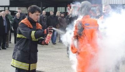 Photo: Lösch-Spray vs. Feuerlöscher: Brandbekämpfung mit Sprühdose
