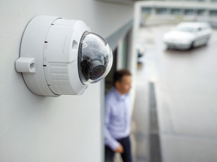 Panasonic-Kameras der neuesten Generation haben ein Auge auf die Parkhäuser in...