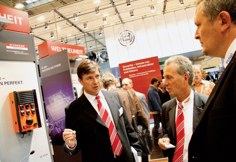 Harald Weber, Geschäftsführer Schneider Intercom, erklärt die neue...