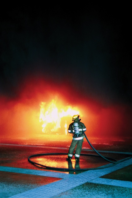 Brandexperimente: Wissenschaftler erforschen bei FM Global, wie sich Brände...