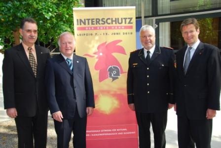 (v. l. n. r.) Dr. Rolf Schildknecht, Vorsitzender Fachverband Feuerwehrtechnik...