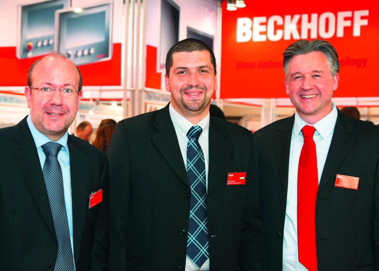 V. l. n. r.: Jens-Olaf Brede, Beckhoff Area Sales Manager, Tamás Perecz,...