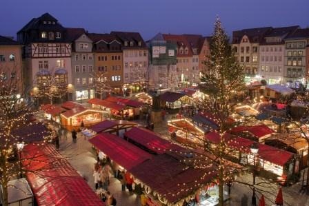 Sicherheitsdienstmitarbeiter schützen deutsche Weihnachtsmärkte (Quelle:...