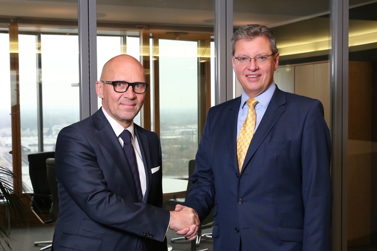 Der neue GDG-Vorstandssprecher Dr. Roland Fleck (rechts) mit seinem Vorgänger...