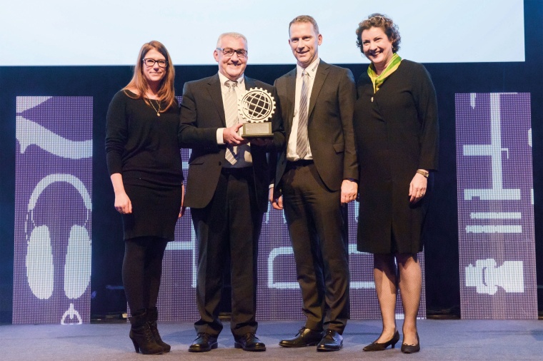 Offizielle Preisverleihung Eisen-CSR-Award 2016 (von links): Jana Stange,...
