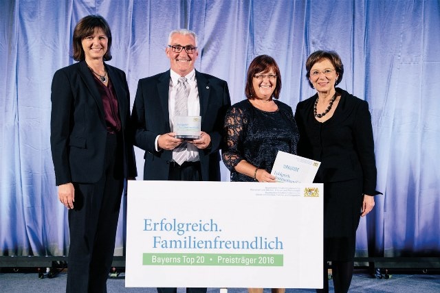 Bayerns Wirtschaftsministerin Ilse Aigner (links) und Arbeitsministerin Emilia...