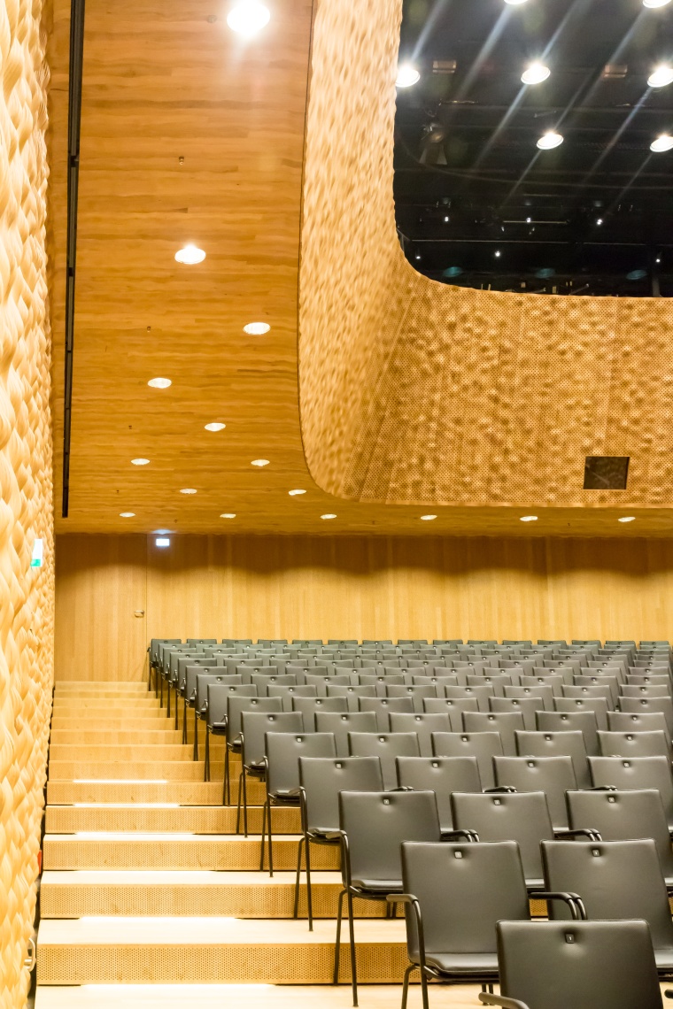 Elbphilharmonie: Sprinkler an der Decke des Kleinen Saals