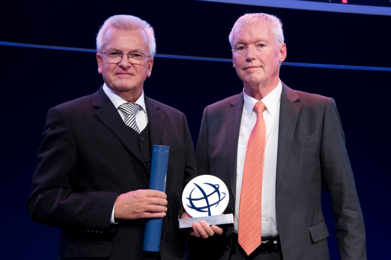 Dr. Franz Feuerstein erhielt den Outstanding Security Performance Award für...