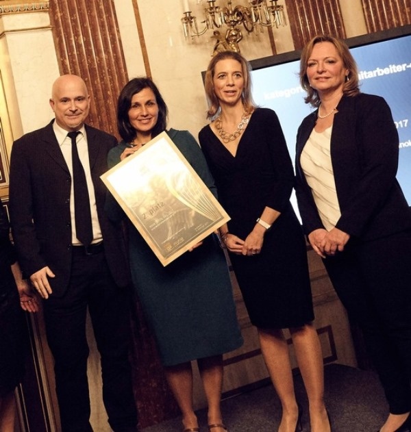 Der EVA-Award für den Evva-Family-Day: Martin Mayrhofer, Ursula Simec,...