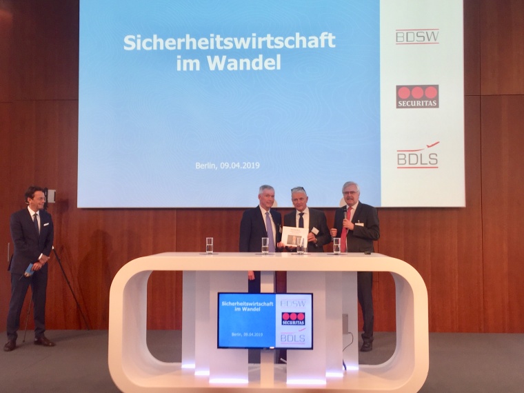 BDSW-Präsident Gregor Lehnert (l.) und BDSW-Geschäftsführer Dr. Harald...