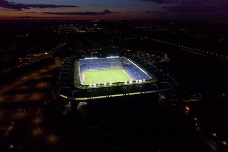 Sicheres Fussballstadion durch Panasonic Gesichtserkennung