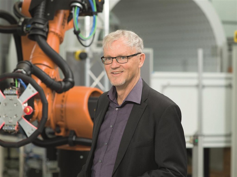 Dr. Matthias Umbreit, Robotik-Experte bei der Berufsgenossenschaft Holz und...