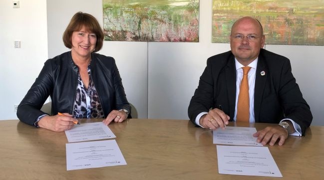 VDA-Präsidentin Hildegard Müller und BSI-Präsident Arne Schönbohm (Bild:...