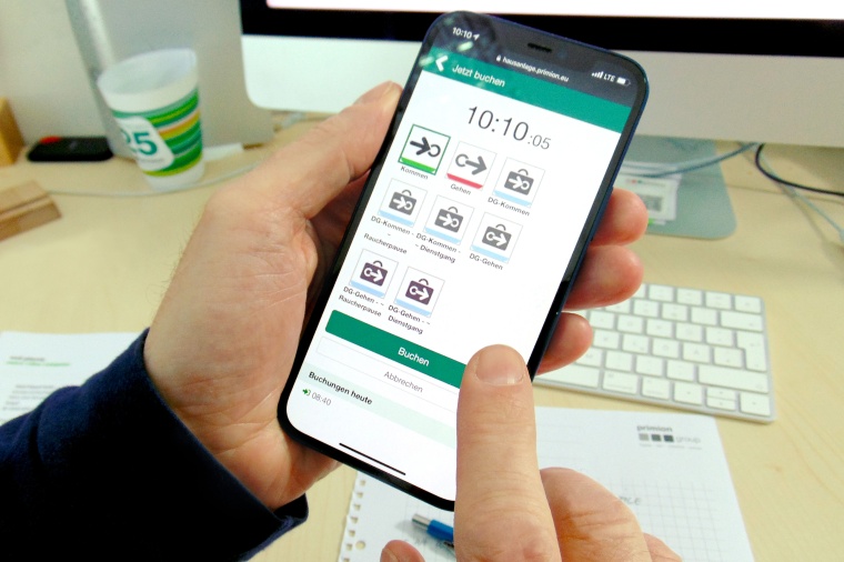 Mit der App prime Mobile kann via Smartphone oder Tablet auf das System...