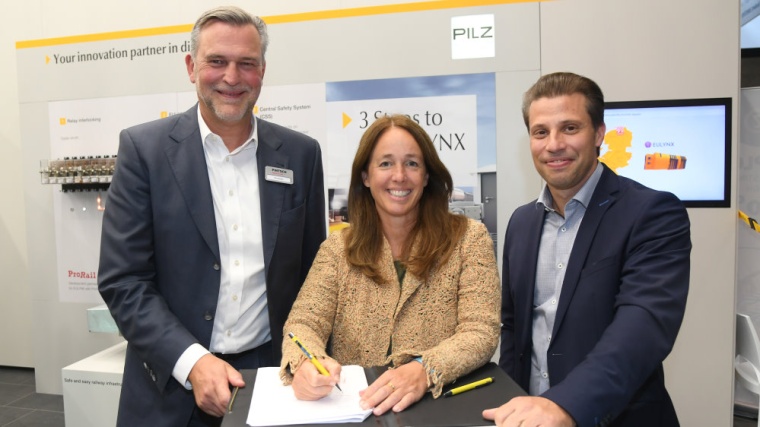 Tilo Brandis, Geschäftsführer der Pintsch GmbH (links), Susanne Kunschert,...