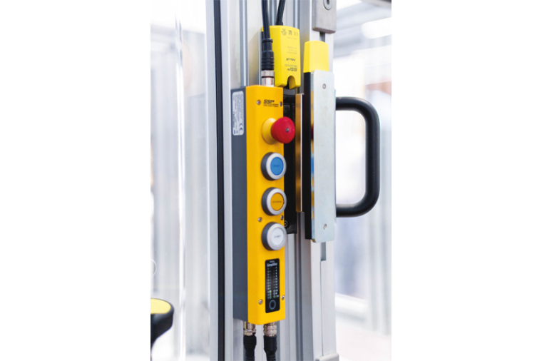 Der Safety Simplifier in Kombination mit der magnetischen Zuhaltung Holdx R. ©...