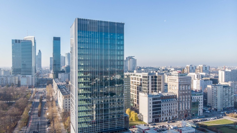 Der hochmoderne Büroturm Central Point in der Innenstadt von Warschau. ©...