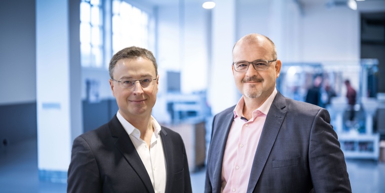Dr. Martin Meyer-Fackler, CFO STUV-Gruppe (l.) und Andreas Kupka, CEO...