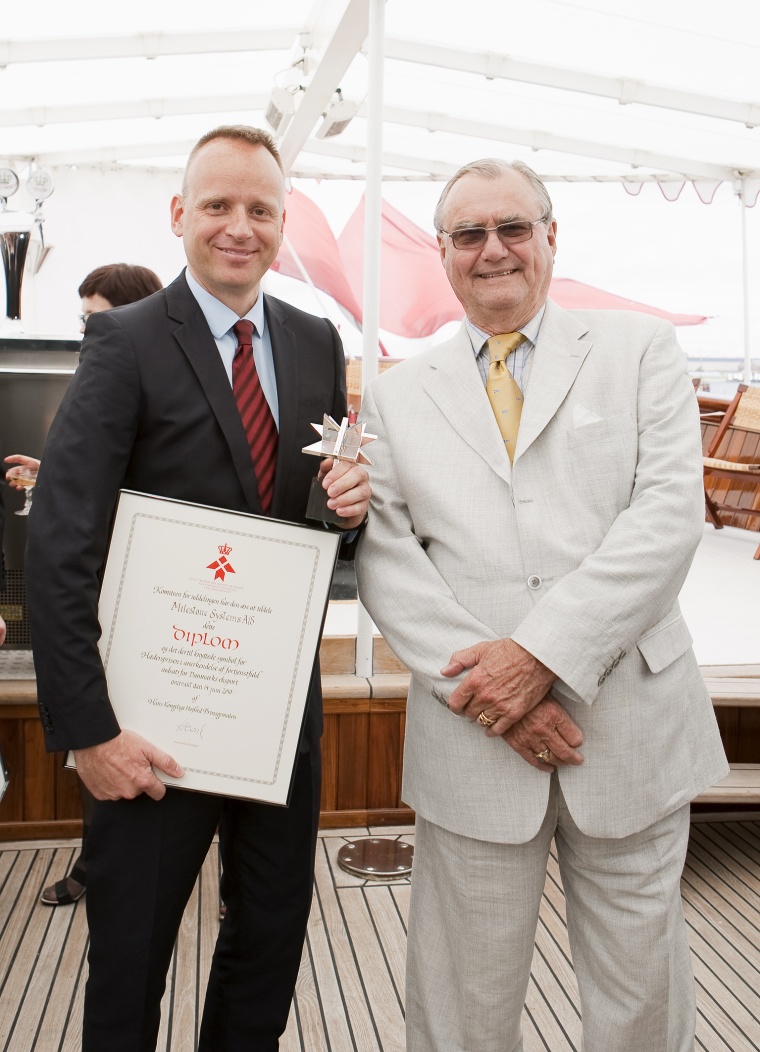 Prince Henrik hands out this years King Frederik IX award to Milestone Systems...