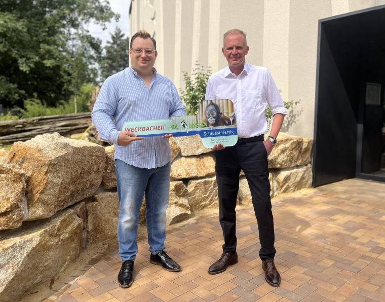 Stefan Freitag (l.), Leiter der Weckbacher-Niederlassung Mitteldeutschland, und...