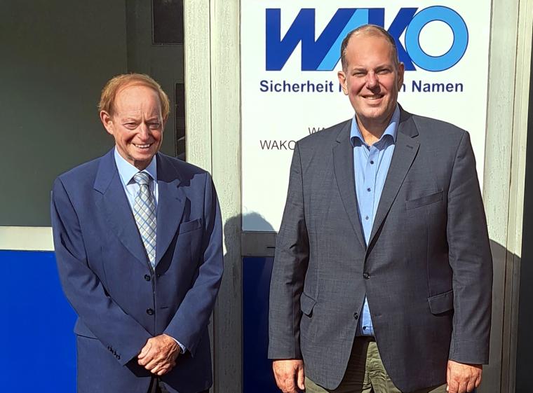 Peter Schmidt (l.), bisher geschäftsführender Gesellschafter der Wako Gruppe,...