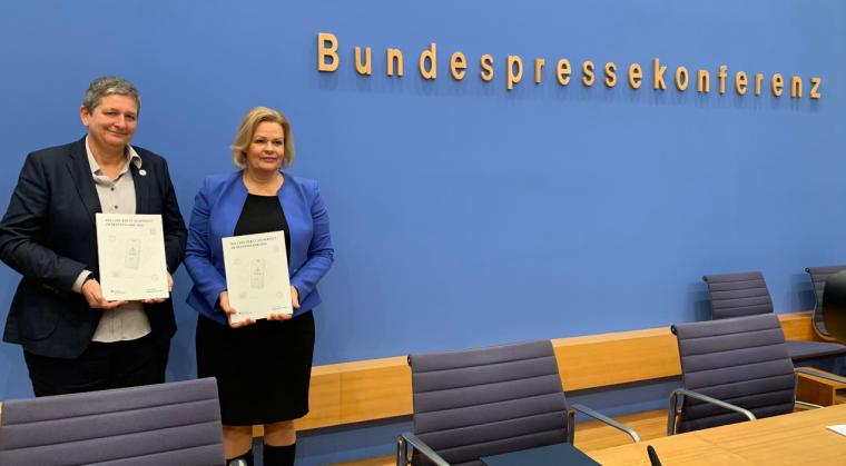 Claudia Plattner (l.), Präsidentin Bundesamt für Sicherheit in der...