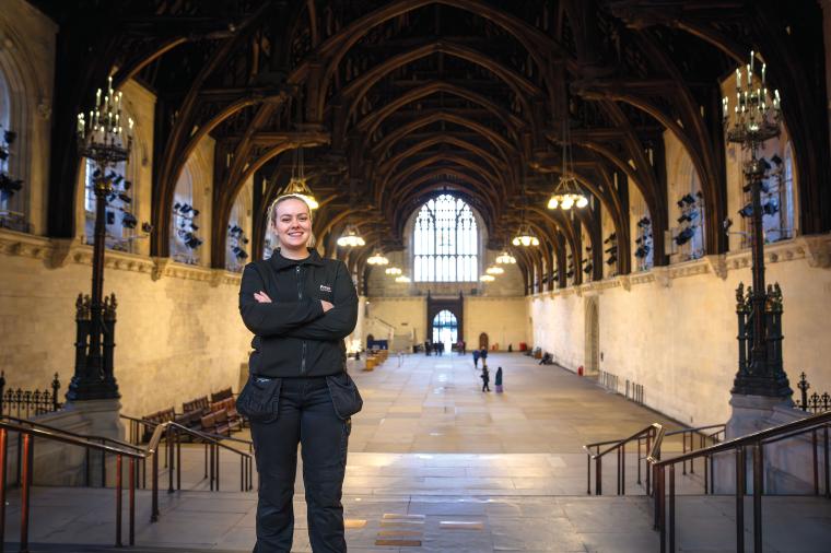 Lucy Kolling in the footsteps of great celebrities: in Westminster Hall, people...