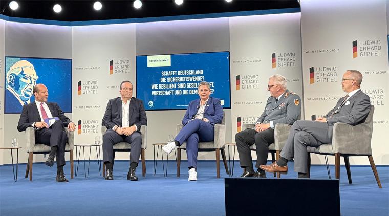 Beim Ludwig-Erhard-Gipfel sprach Claudia Plattner mit Sicherheits- sowie...