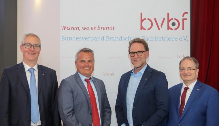 (v. l.:) René Schümann, Alexander Heinzl, Bvbf-Vorsitzender, Carsten...