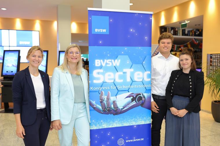Geschäftsführerin Caroline Eder (Mitte) und ihr Team freuen sich auf die BVSW...