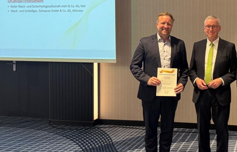 Klüh Security-Geschäftsführer Dr. Marc Bieling (l.) und BDSW-Präsident...