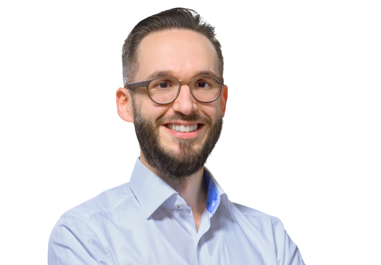 Profilbild eines jüngeren Manns mit hellblauem Hemd, Vollbart und Brille