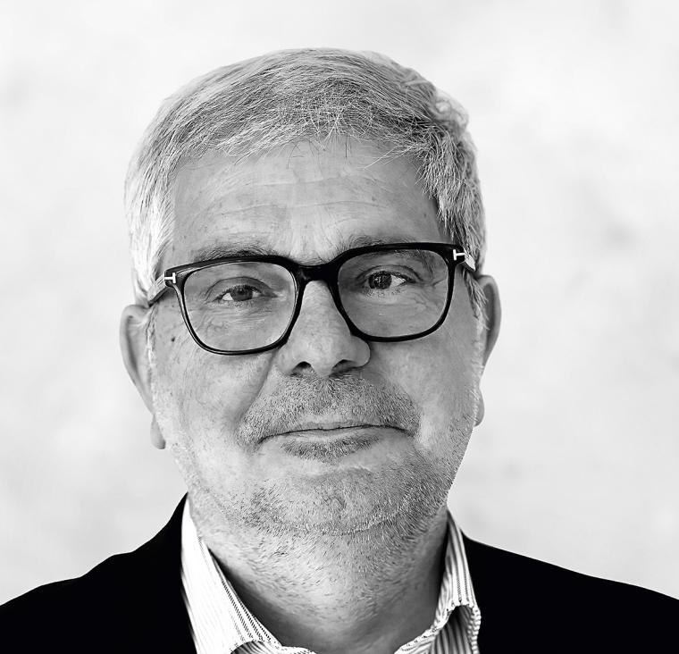 Bild von Achim Haberstock mit Brille, Hemd und Sakko.