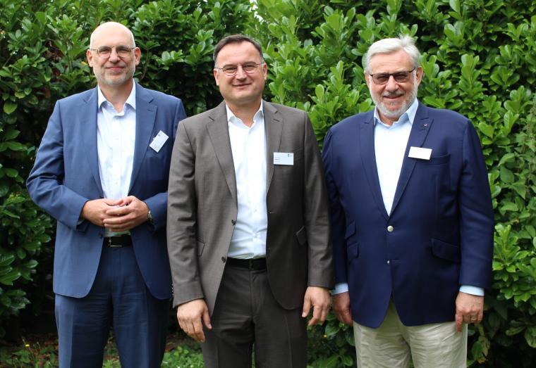 Auf der Jahresmitgliederversammlung wurde der Vorstand wiedergewählt (v. l.):...