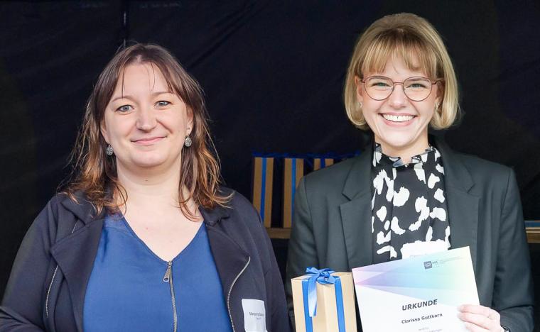 Die Top-Absolventinnen Margarita Basorin (l.) und Clarissa Guttkorn.