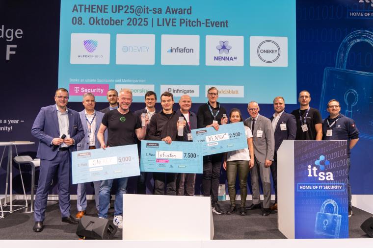 Preisträger und Jury beim Athene Startup Award UP25@it-sa.