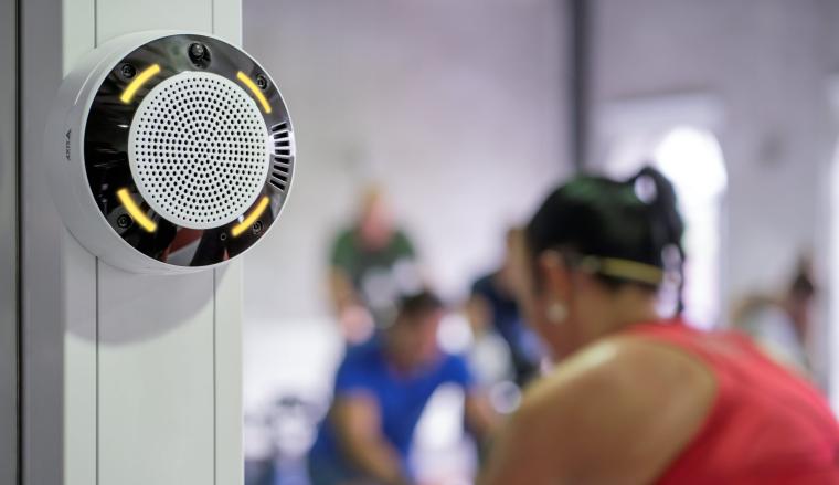 Der Axis D6310 Air Quality Sensor misst verschiedene Parameter der...