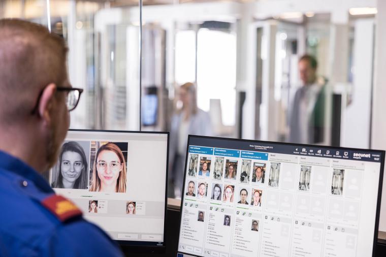 Passkontrolle am Flughafen Zürich.