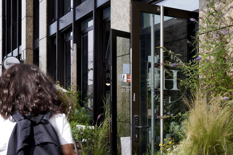 Mit den Salto Zutrittslösungen lassen sich Filialen übersichtlich und...