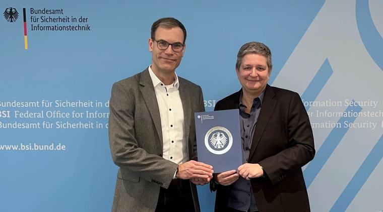 (v.l.n.r.:) Markus Noga, Chief Technology Officer von Ionos, und Claudia...