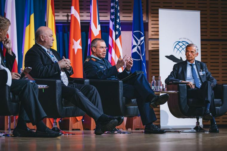 Zwei Veranstaltungen, ein gemeinsames Ziel: Die Euro Defence Expo (Eudex) und...