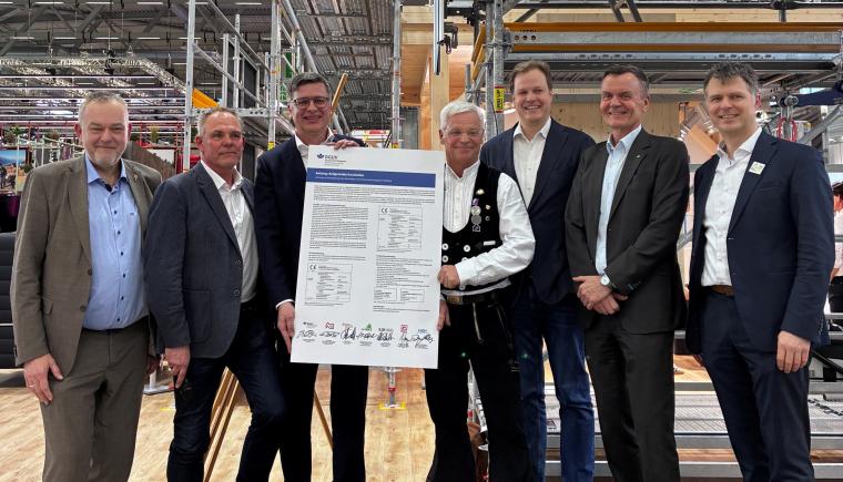 Die Unterzeichner der Dachlattenvereinbarung (v.l.n.r.): Dirk Bollwerk,...