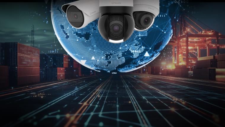 Kameras mit Containern im Hintergrund